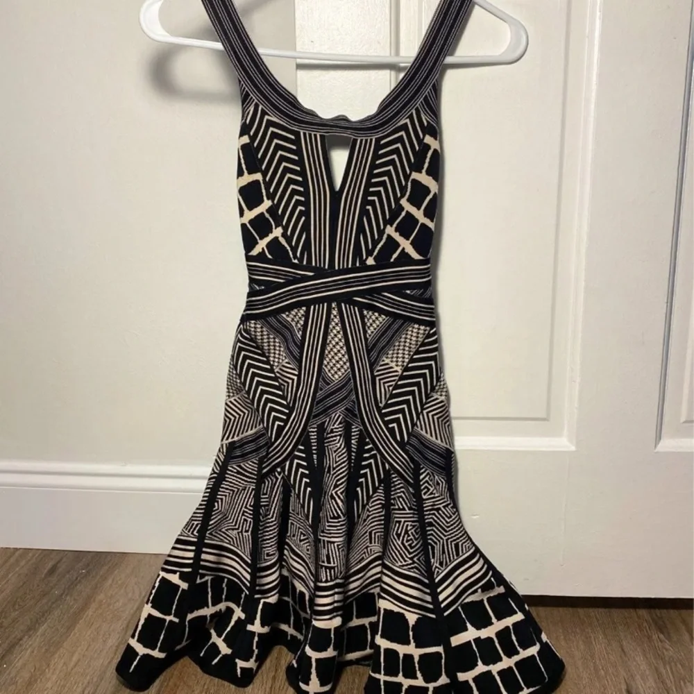 Herve leger dress - Picture 4 of 7